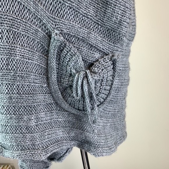 Albert Makali Open Sweater Vest - Picture 10 of 10